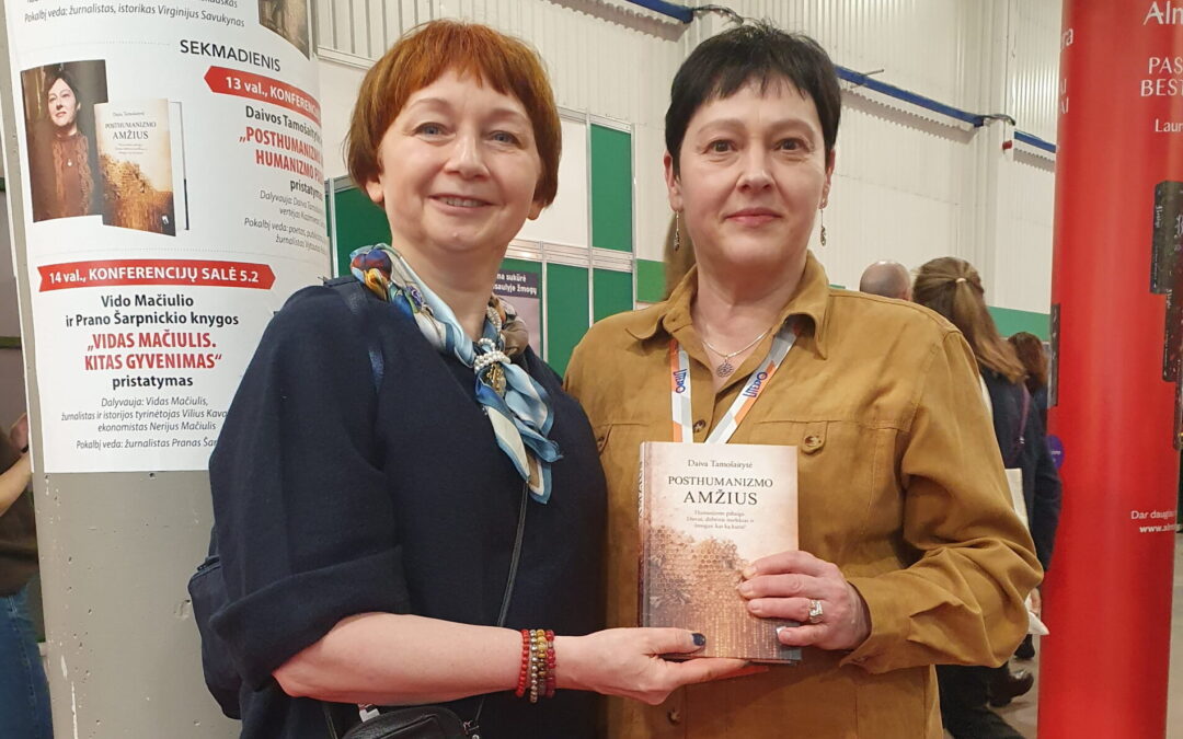 Lina Garnytė kalbina Daivą Tamošaitytę Vilniaus knygų mugėje