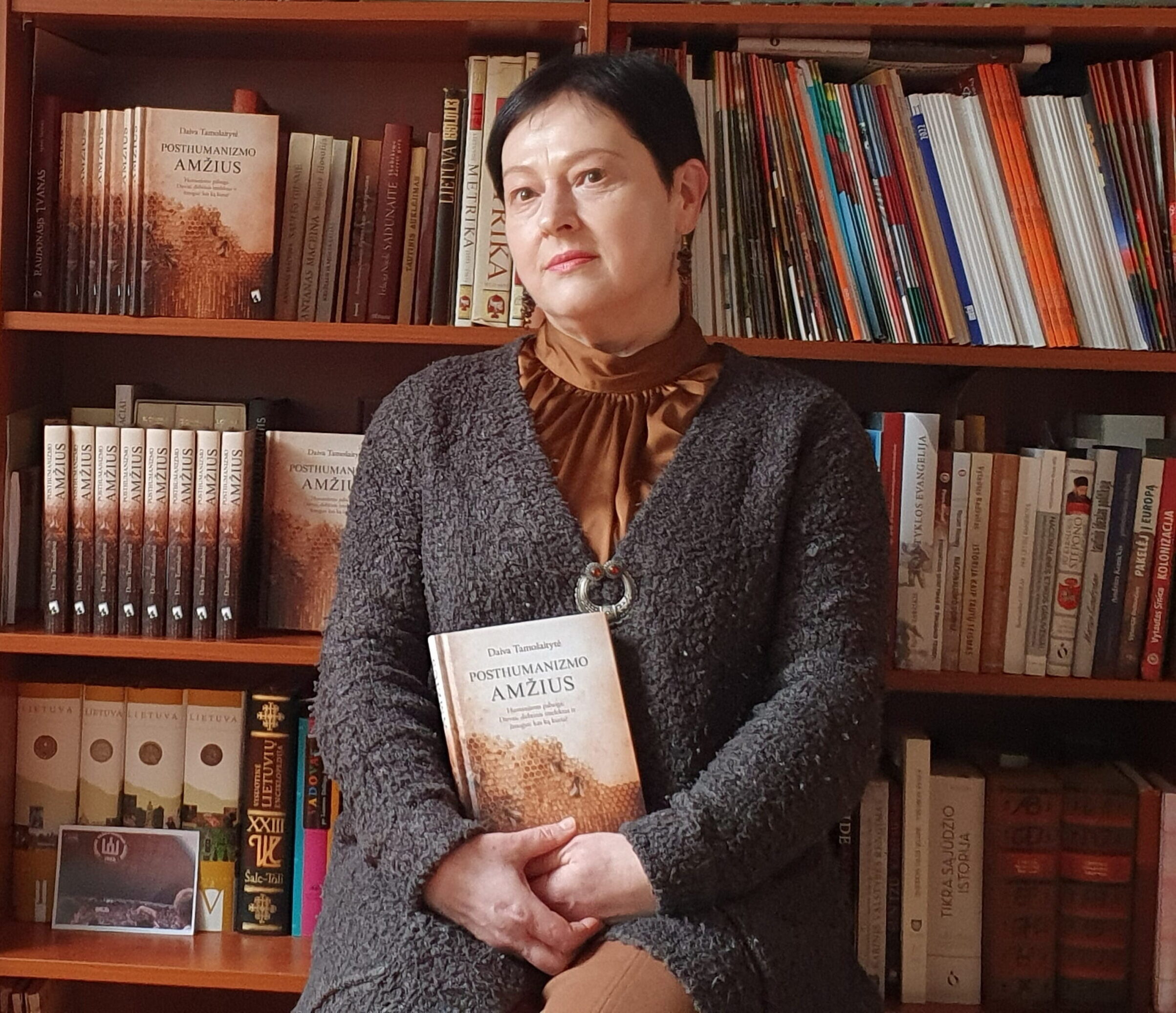 Daivos Tamošaitytės knygos apie posthumanizmą pristatymas Panevėžio viešojoje bibliotekoje 2026 gegužės 7 d.